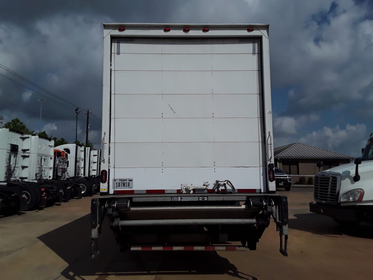 2018 Freightliner M2 106 221581