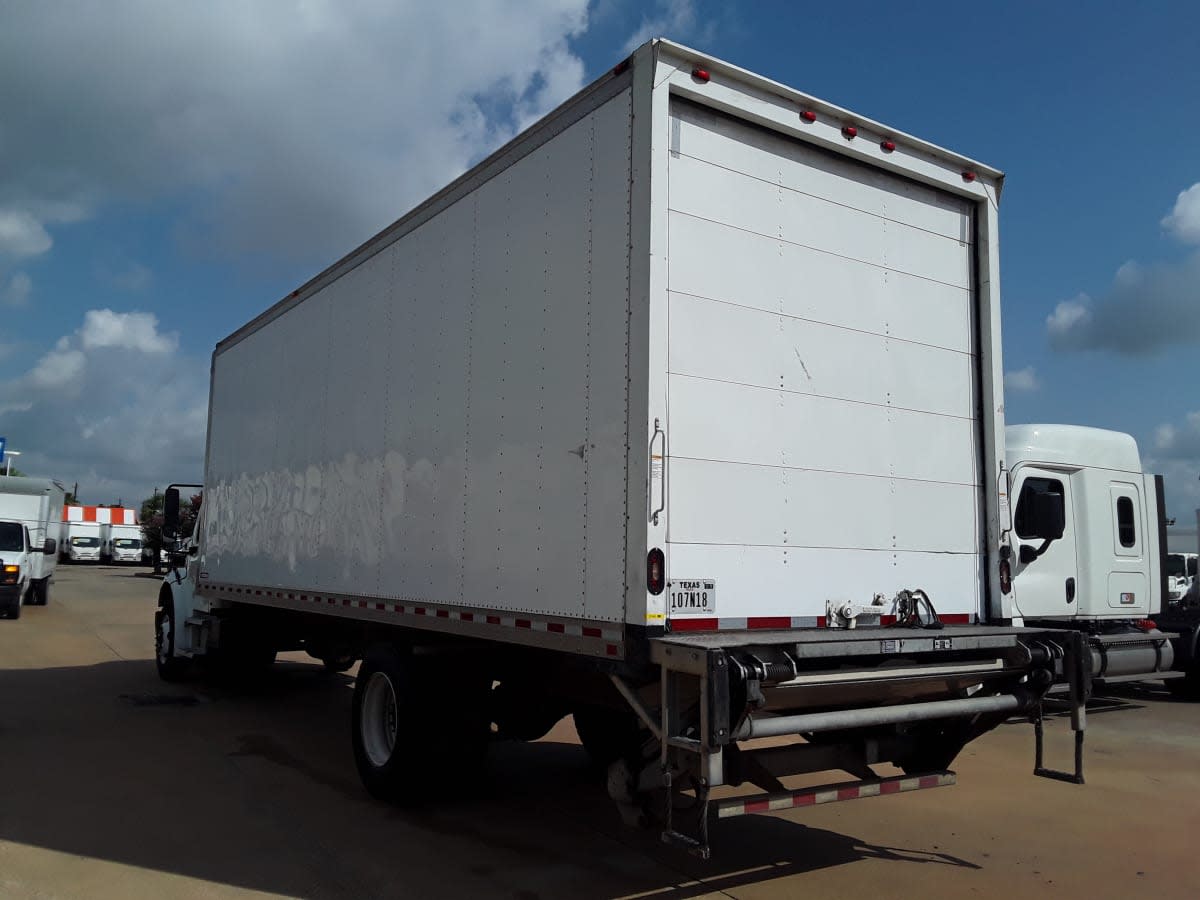 2018 Freightliner M2 106 221581