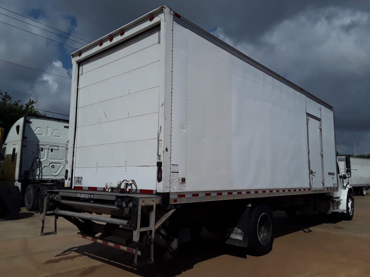 2018 Freightliner M2 106 221581