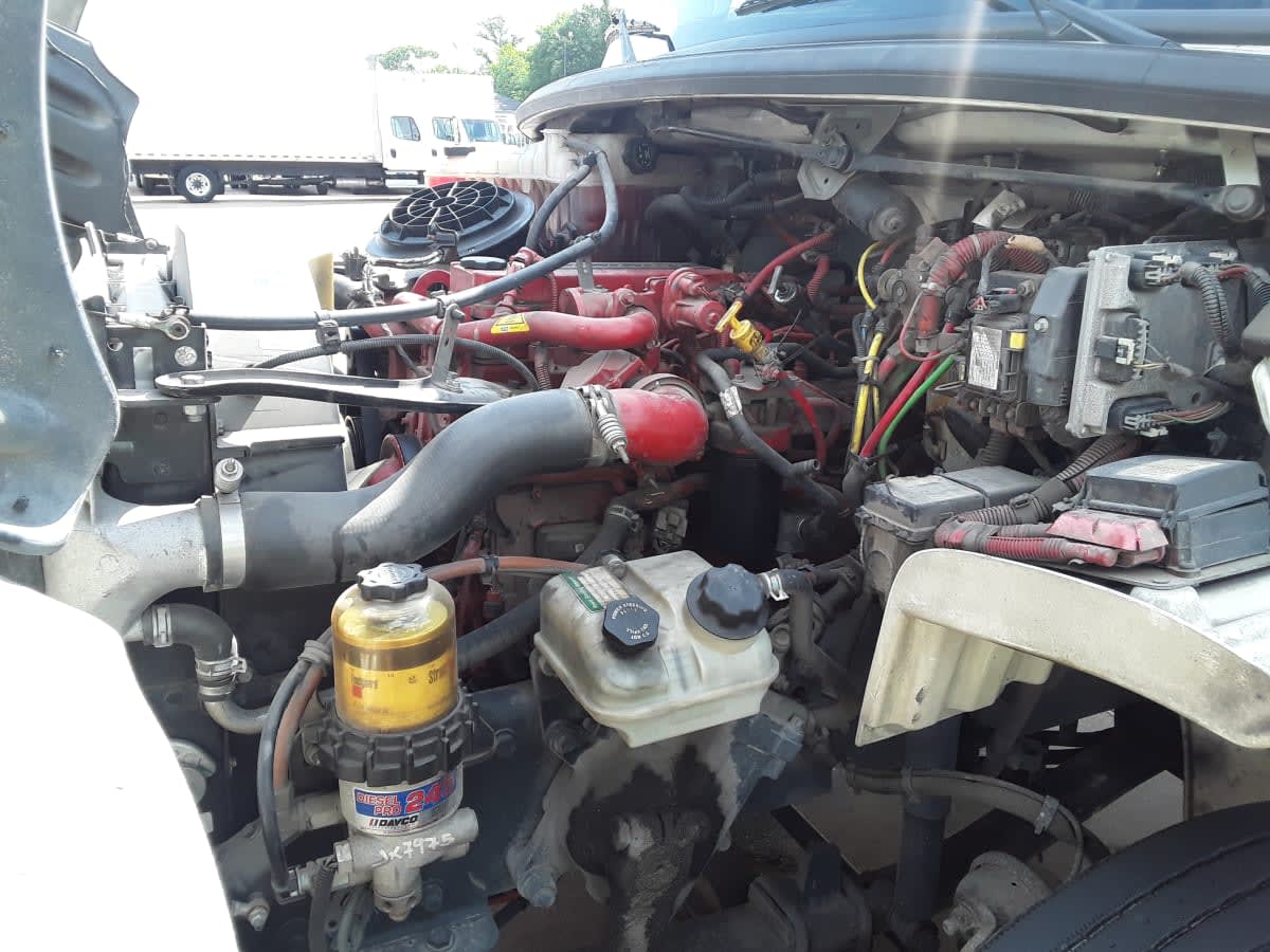 2018 Freightliner M2 106 221581