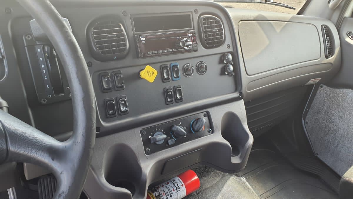 2018 Freightliner/Mercedes M2 106 221683