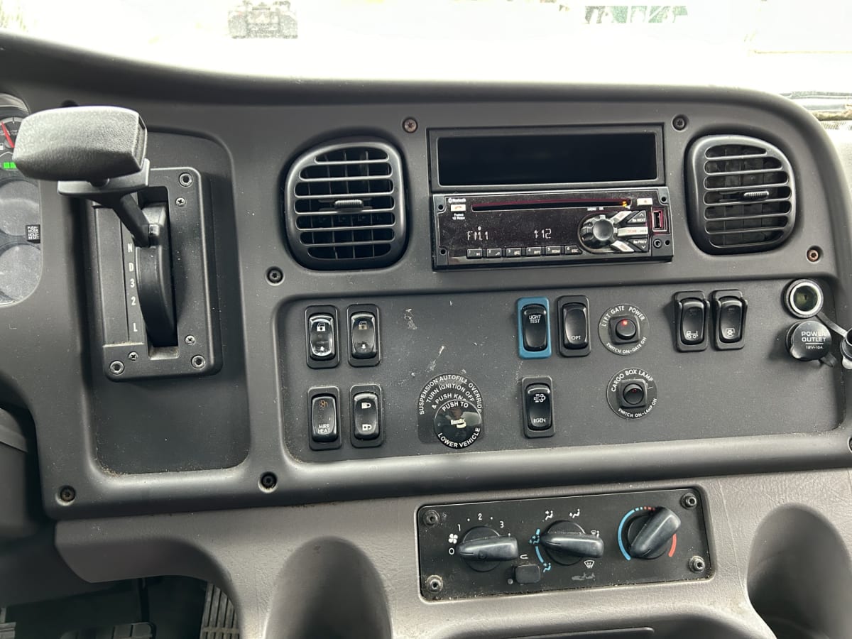 2018 Freightliner/Mercedes FL106 221764