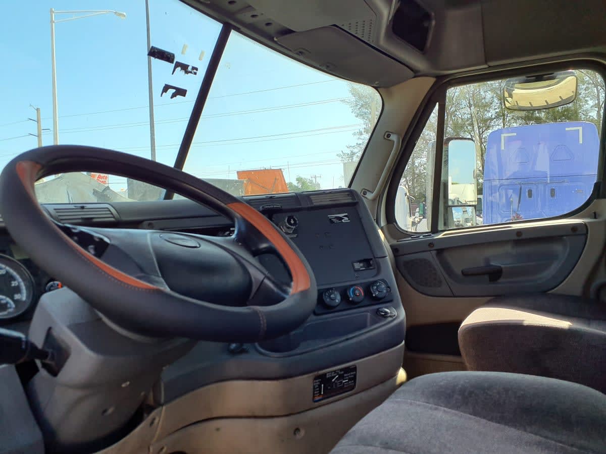 2018 Freightliner - image 7