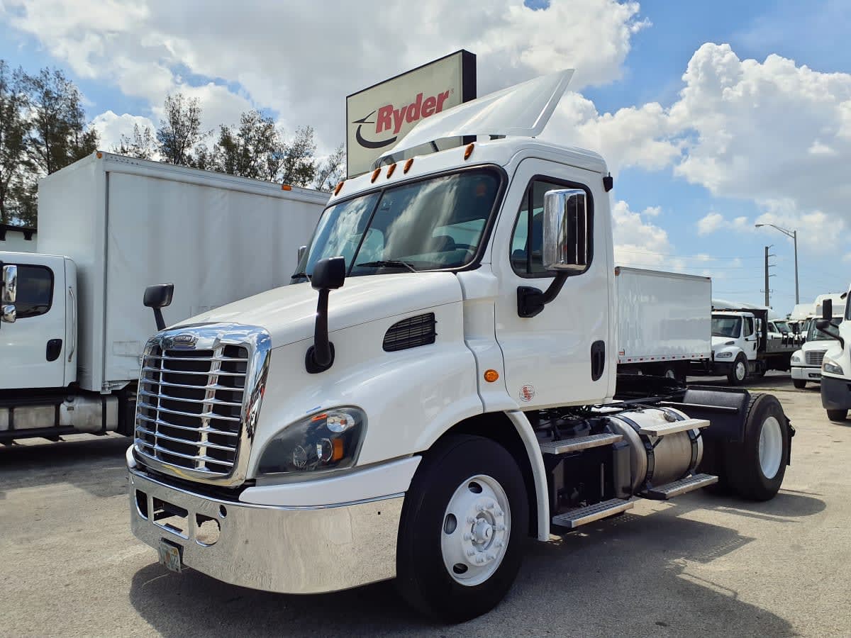 2018 Freightliner Cascadia in Miami, FL