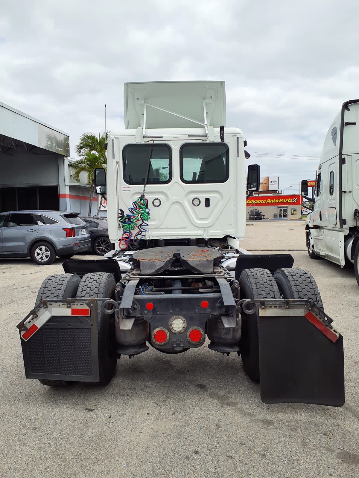 2018 Freightliner Cascadia in Miami, FL — photo 5