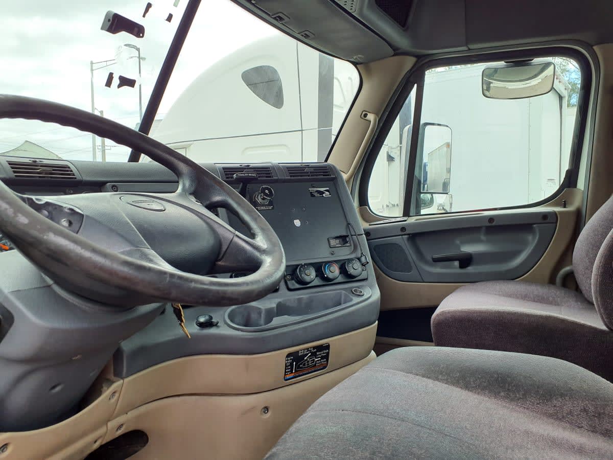 2018 Freightliner Cascadia in Miami, FL — photo 7