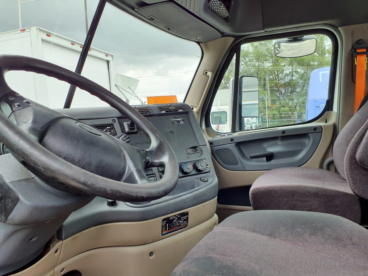 2018 Freightliner Cascadia in Miami, FL — photo 7