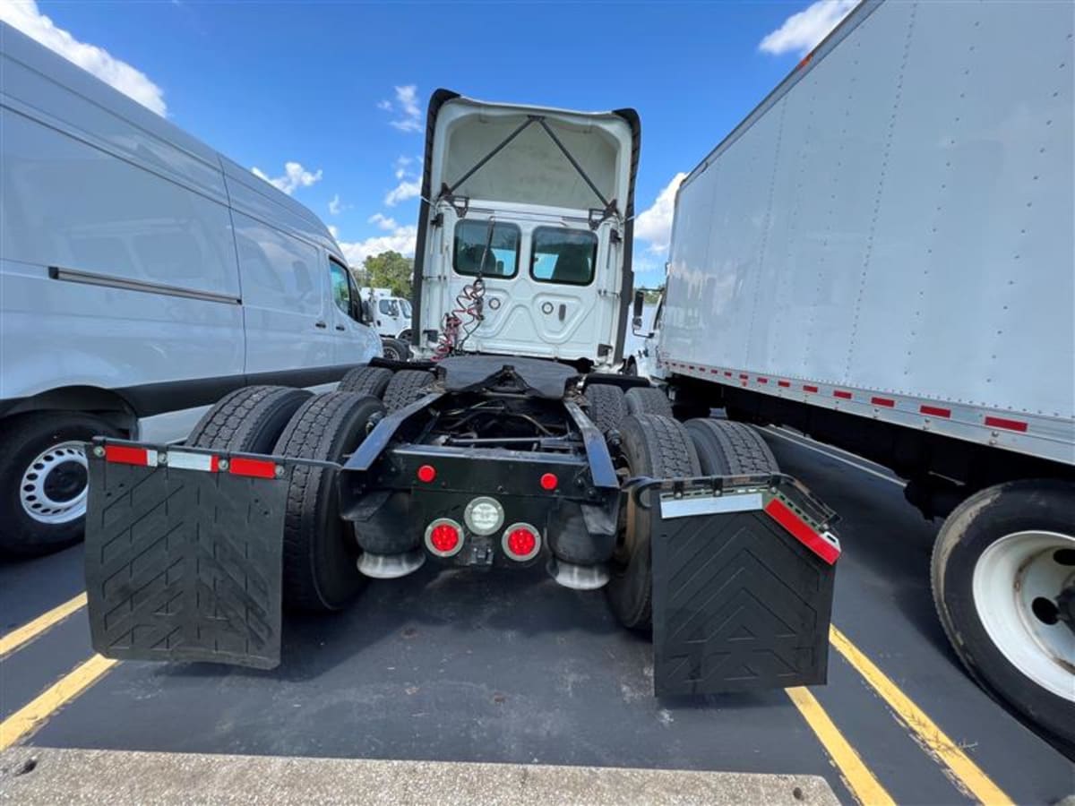 2018 Freightliner/Mercedes CASCADIA 125 221820