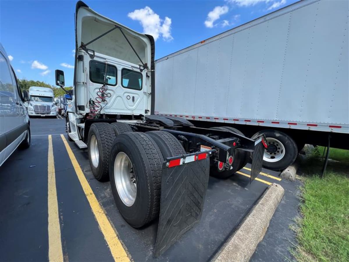 2018 Freightliner/Mercedes CASCADIA 125 221820