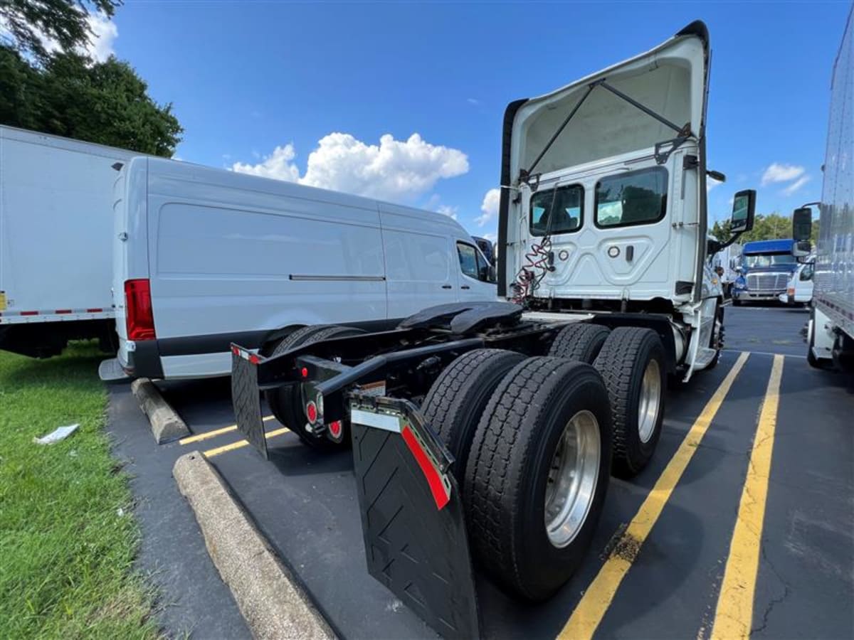 2018 Freightliner/Mercedes CASCADIA 125 221820