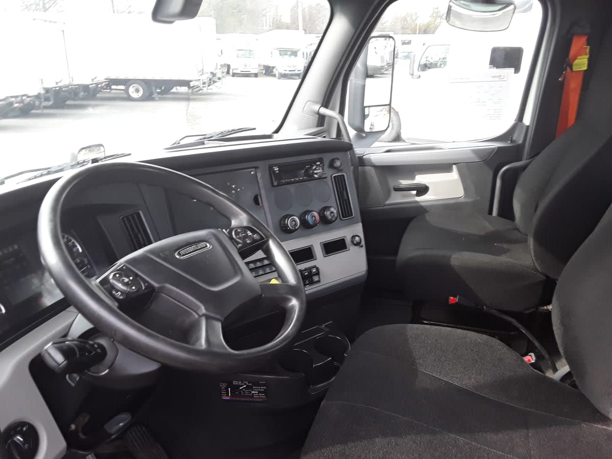 2018 Freightliner - image 7