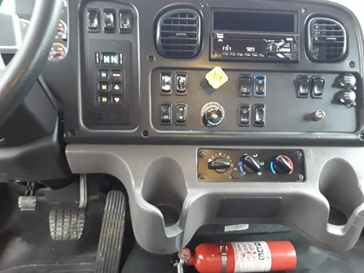 2018 Freightliner/Mercedes M2 106 221864