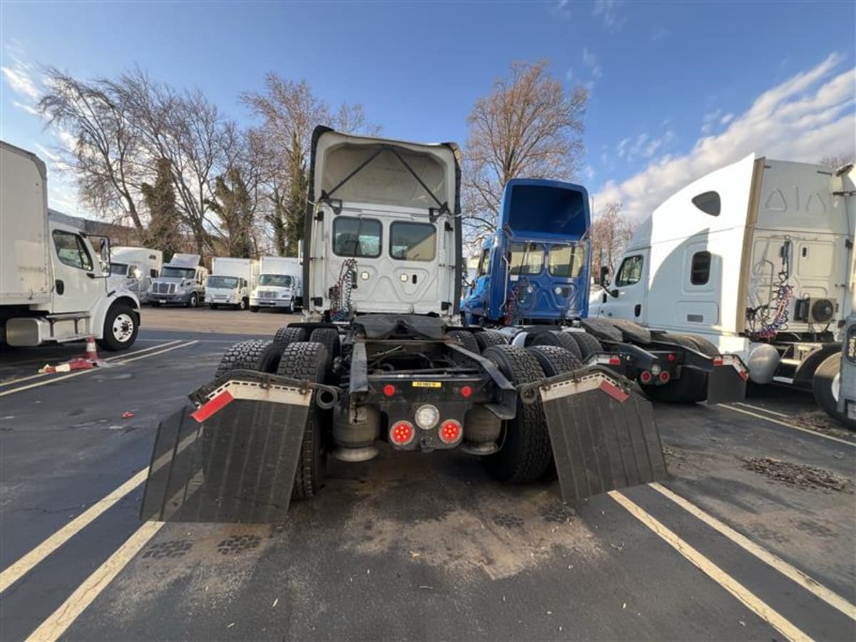 2018 Freightliner/Mercedes CASCADIA 125 221882