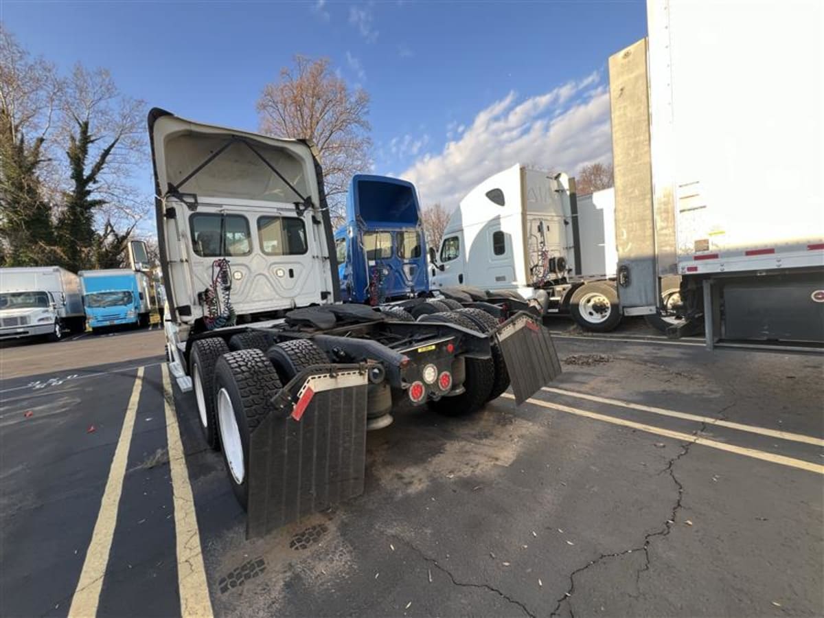 2018 Freightliner/Mercedes CASCADIA 125 221882