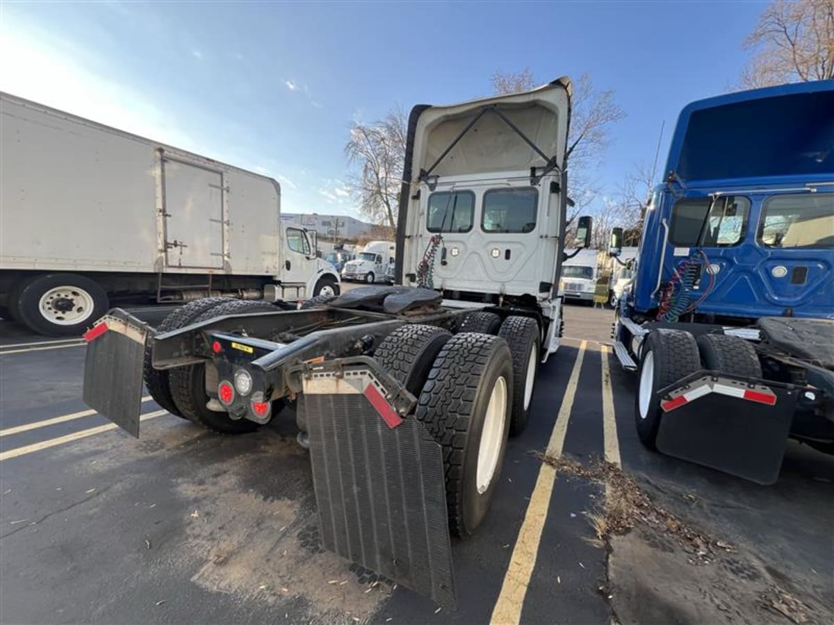 2018 Freightliner/Mercedes CASCADIA 125 221882