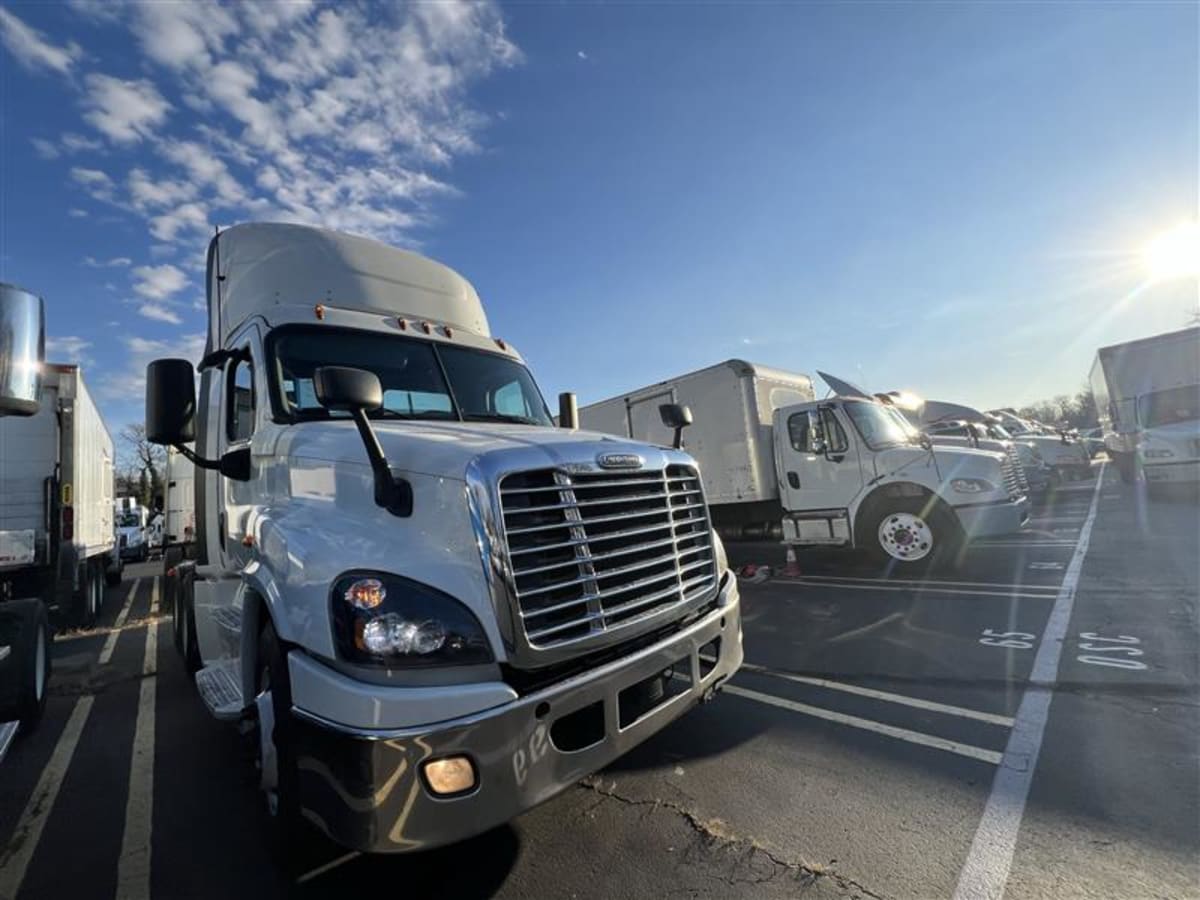 2018 Freightliner/Mercedes CASCADIA 125 221882