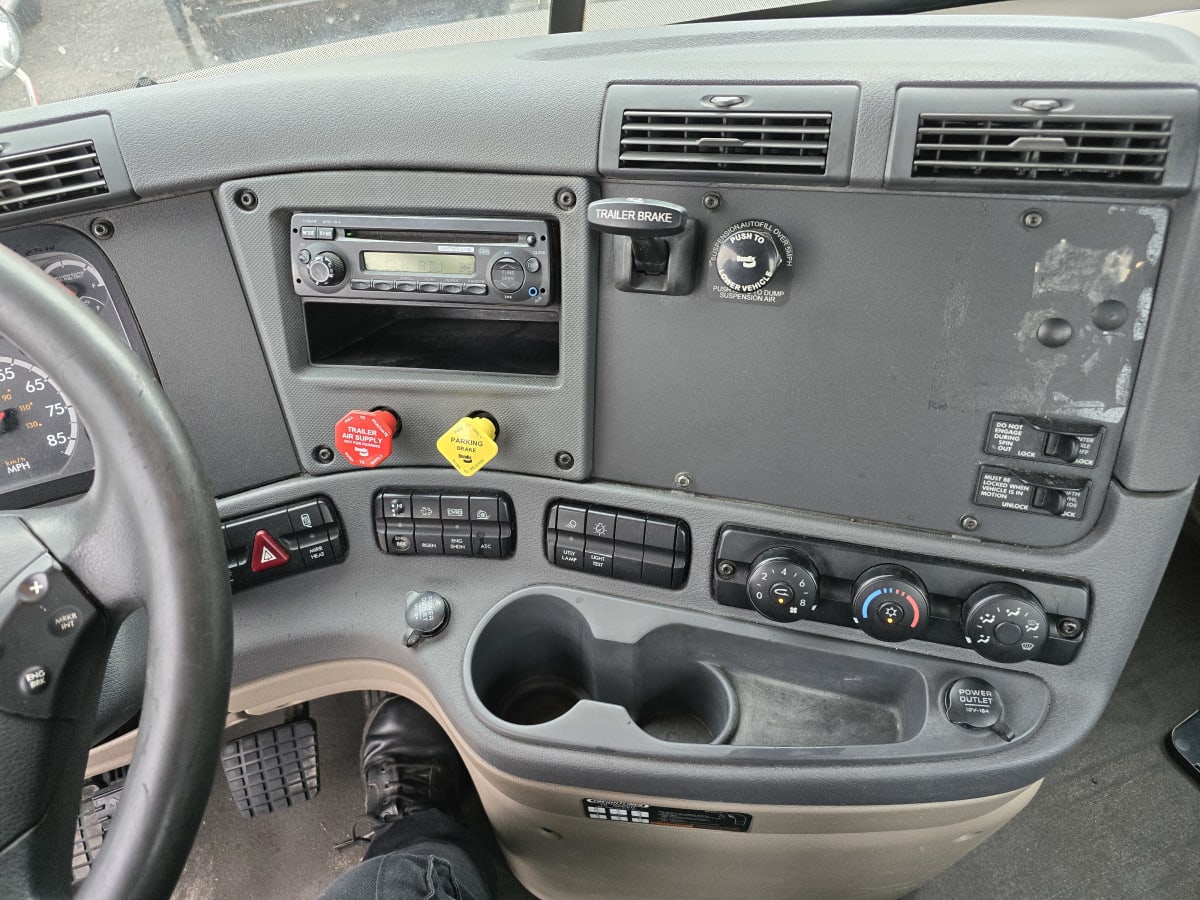 2018 Freightliner/Mercedes CASCADIA 125 221884