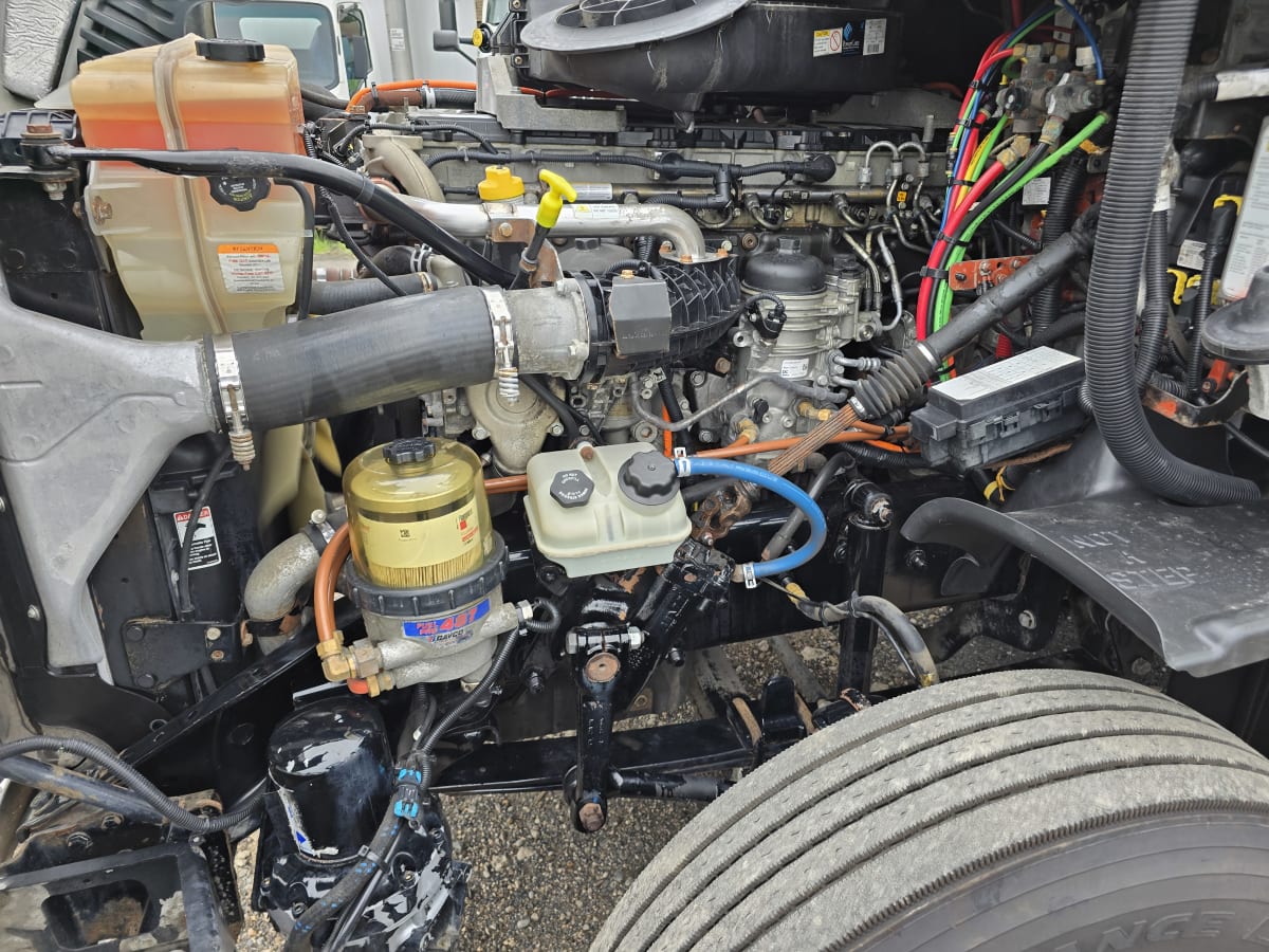 2018 Freightliner/Mercedes CASCADIA 125 221884