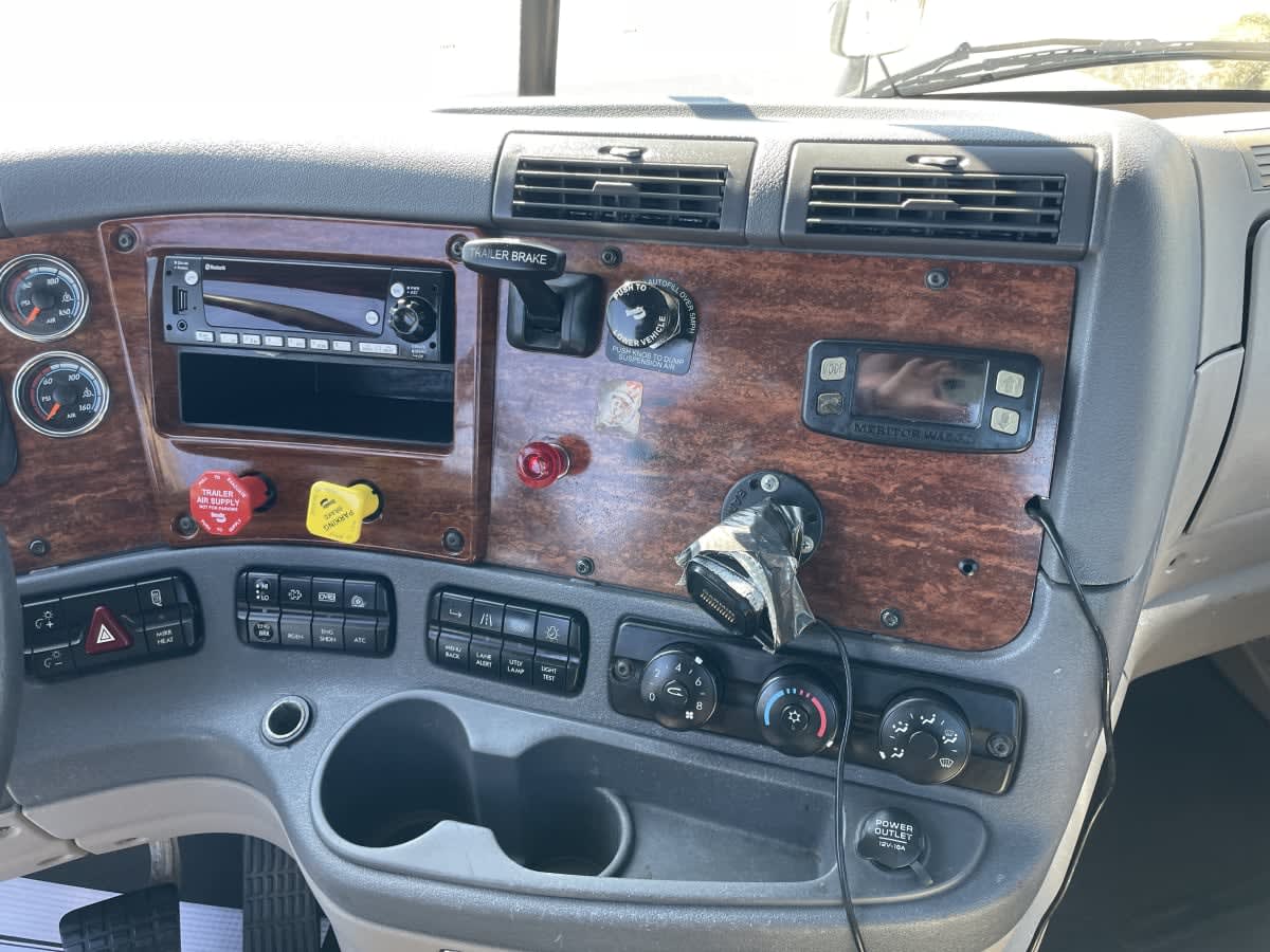 2018 Freightliner - image 10