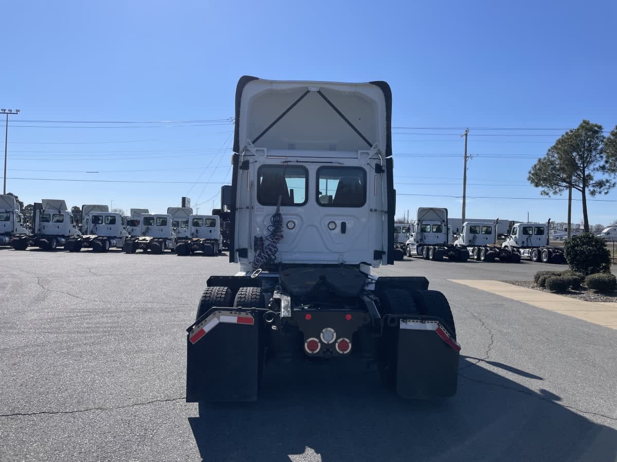 2018 Freightliner - image 5