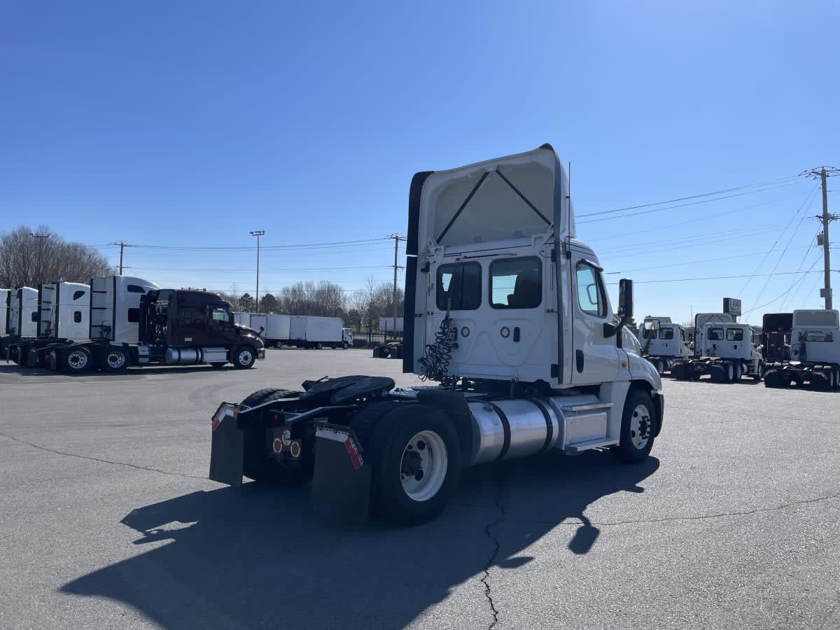 2018 Freightliner - image 4
