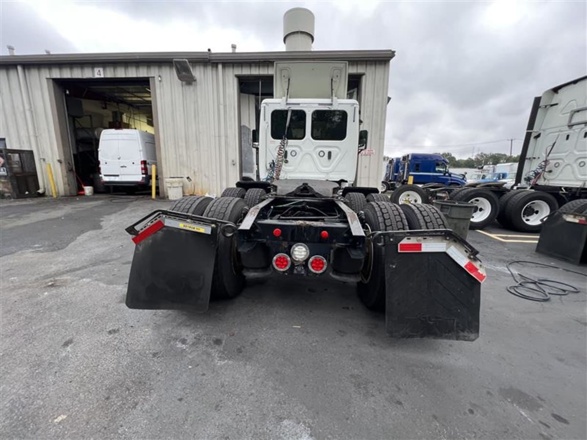 2018 Freightliner/Mercedes CASCADIA 125 221908