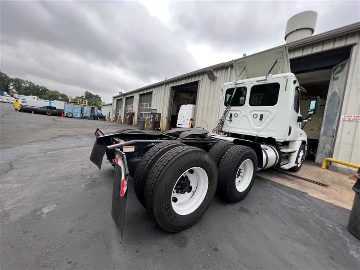 2018 Freightliner/Mercedes CASCADIA 125 221908