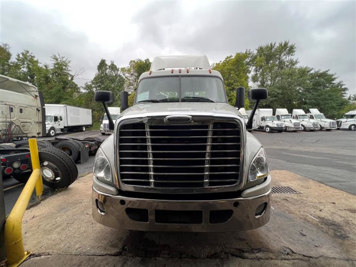 2018 Freightliner/Mercedes CASCADIA 125 221908