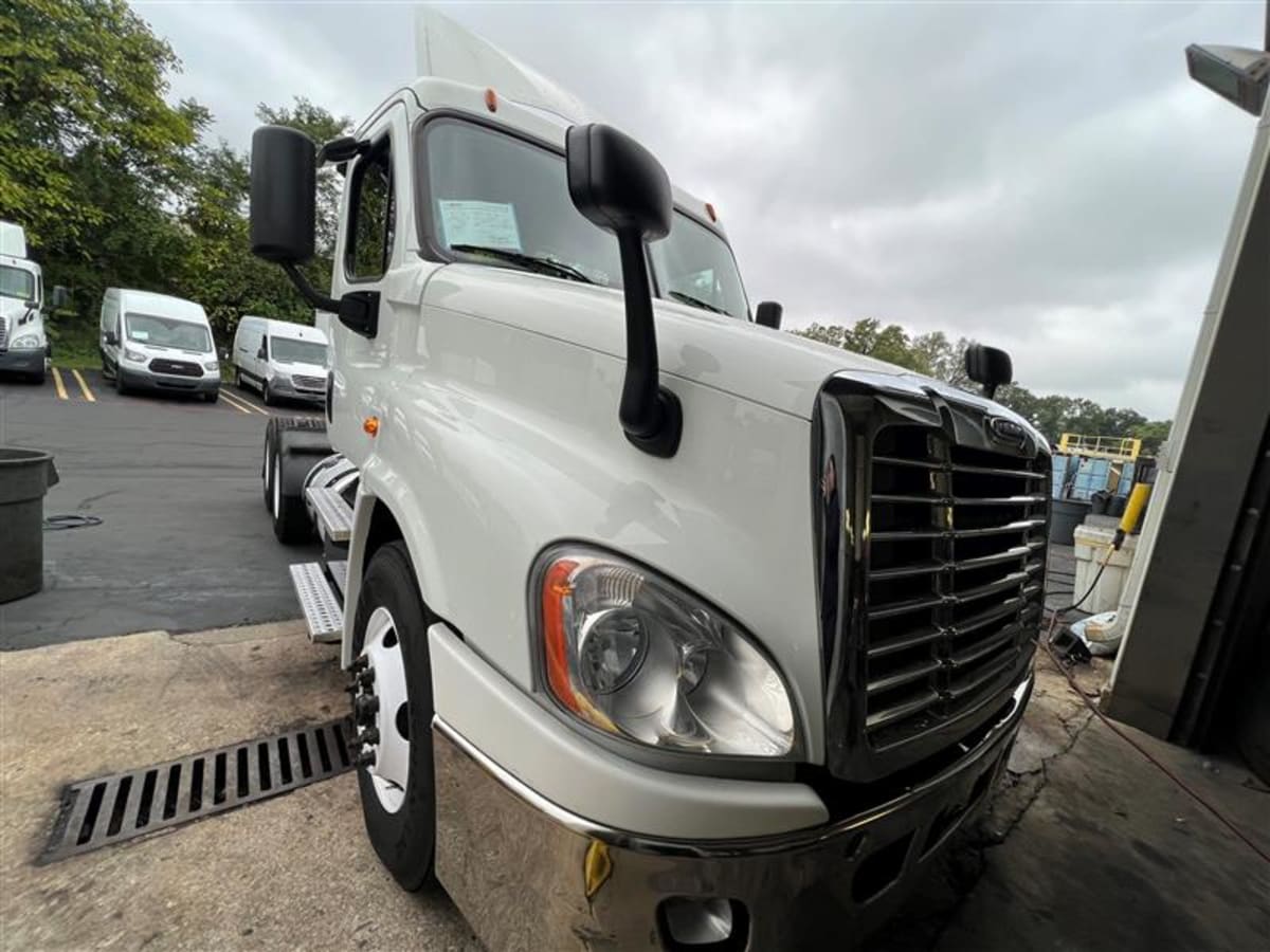 2018 Freightliner/Mercedes CASCADIA 125 221908