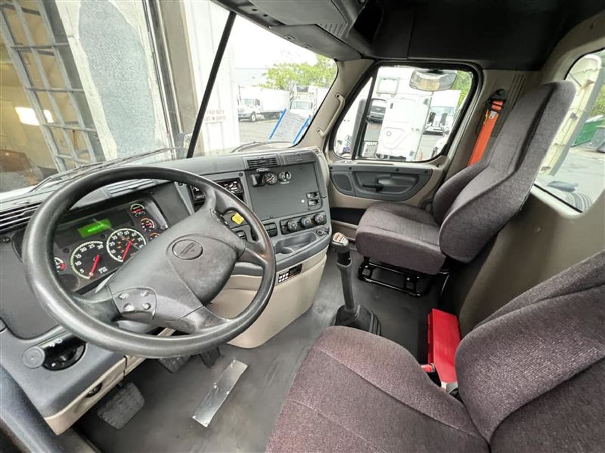 2018 Freightliner/Mercedes CASCADIA 125 221908