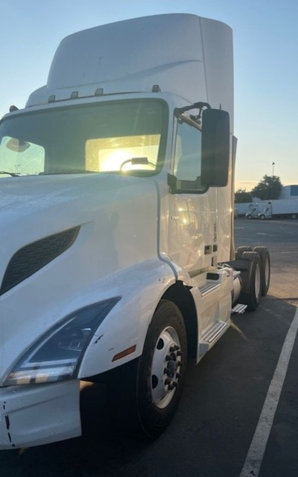 2018 Volvo VNL64T-300 222275