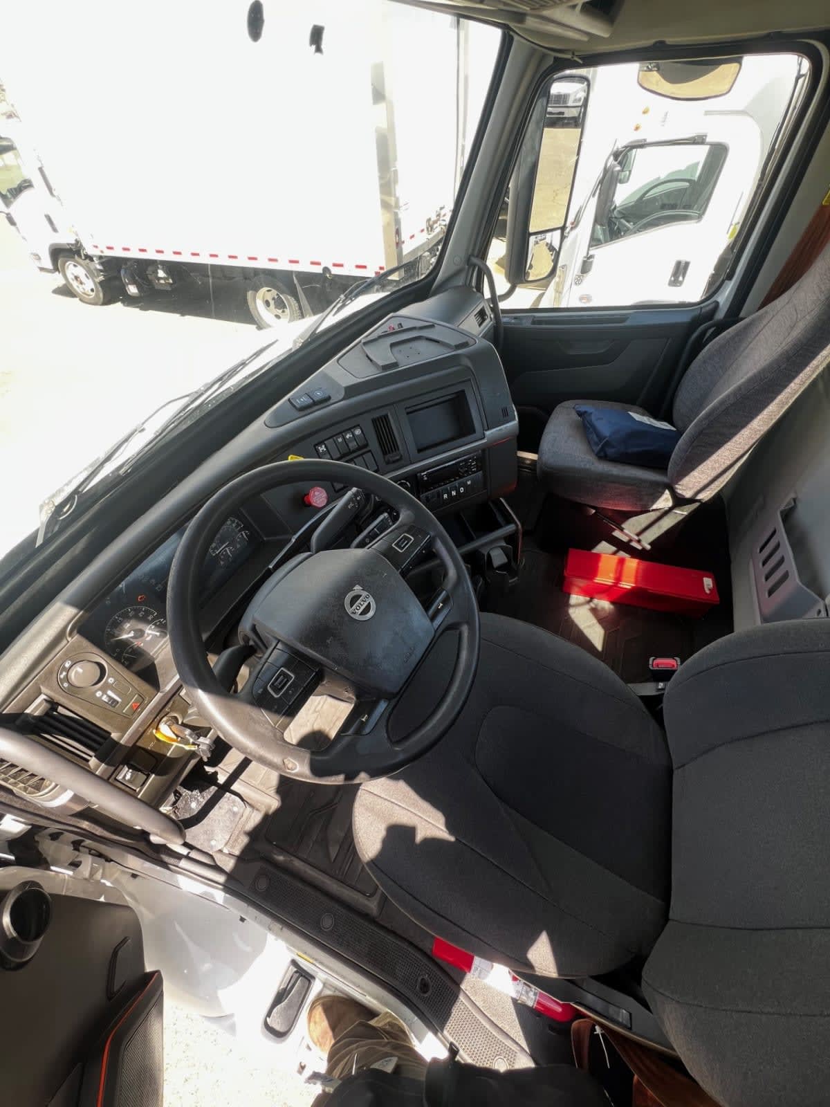 2018 Volvo VNL64T-300 222278