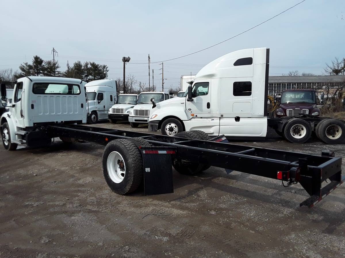 2018 Freightliner/Mercedes M2 106 222324