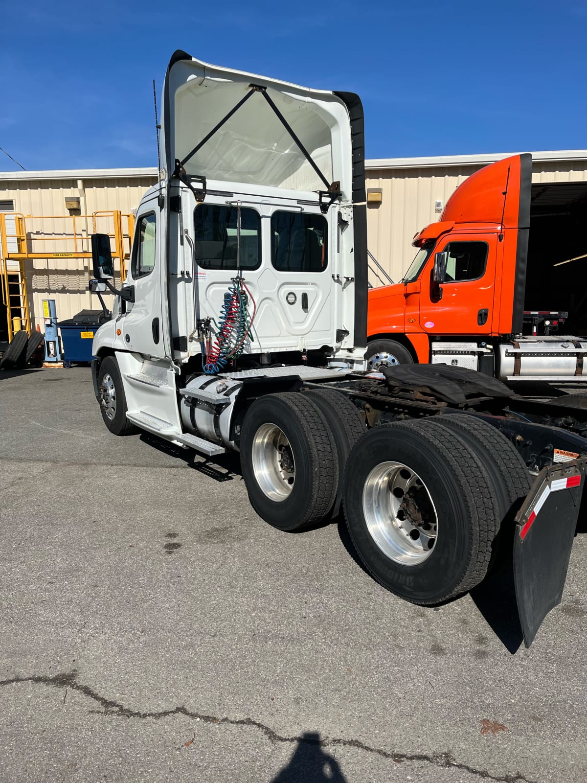 2018 Freightliner/Mercedes CASCADIA 125 222743