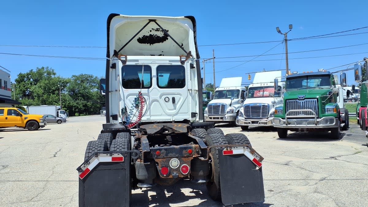 2018 Freightliner Cascadia in Warwick, RI — photo 5