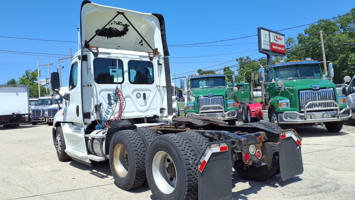 2018 Freightliner Cascadia in Warwick, RI — photo 6