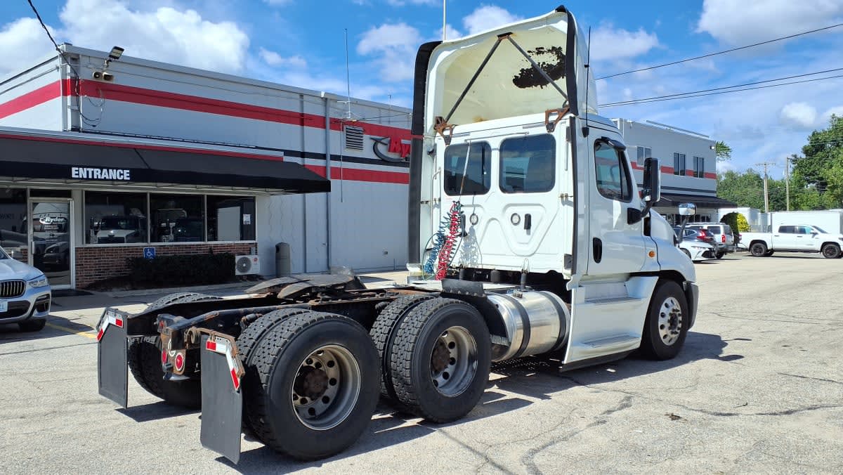 2018 Freightliner Cascadia in Warwick, RI — photo 4