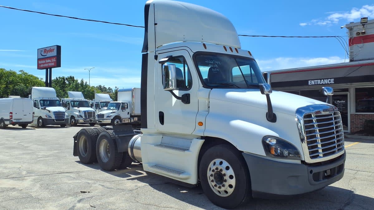 2018 Freightliner Cascadia in Warwick, RI — photo 3