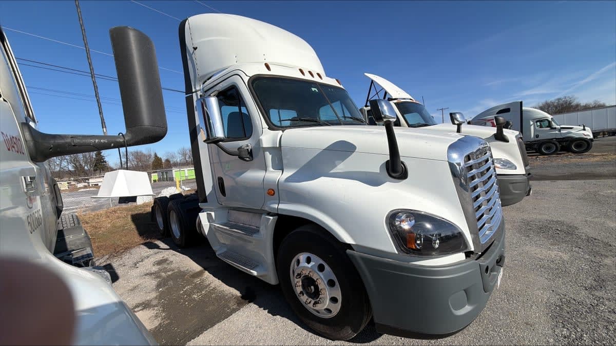 2018 Freightliner/Mercedes CASCADIA 125 222745