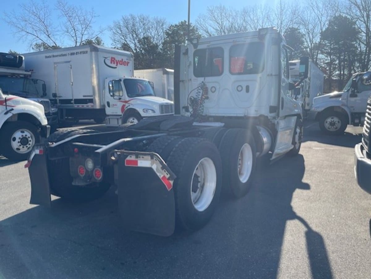 2018 Freightliner - image 4