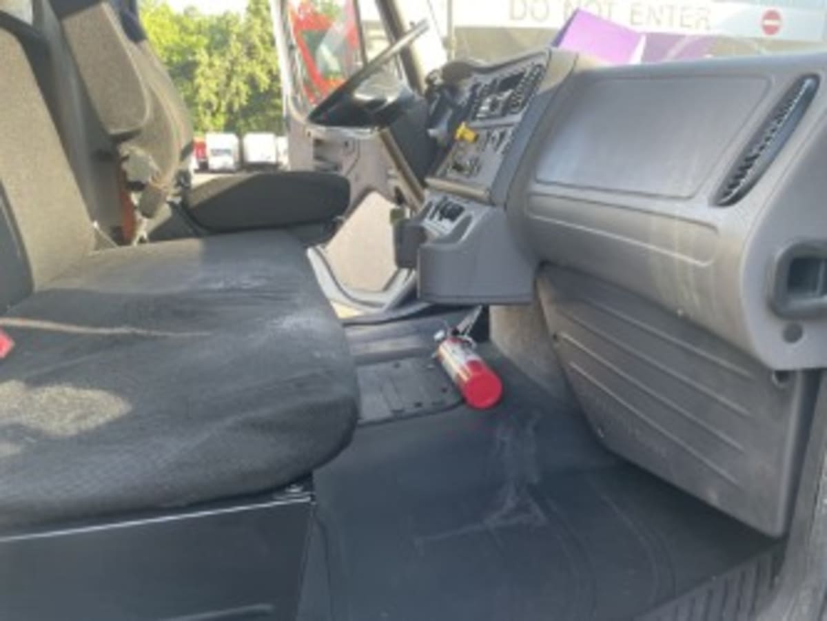 2018 Freightliner M2 106 223006