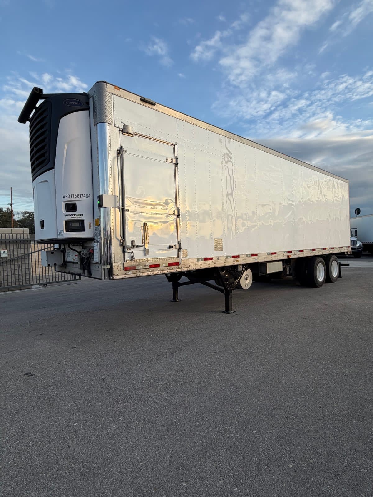 2016 Utility Trailers VS2RA 35/162/102 223087