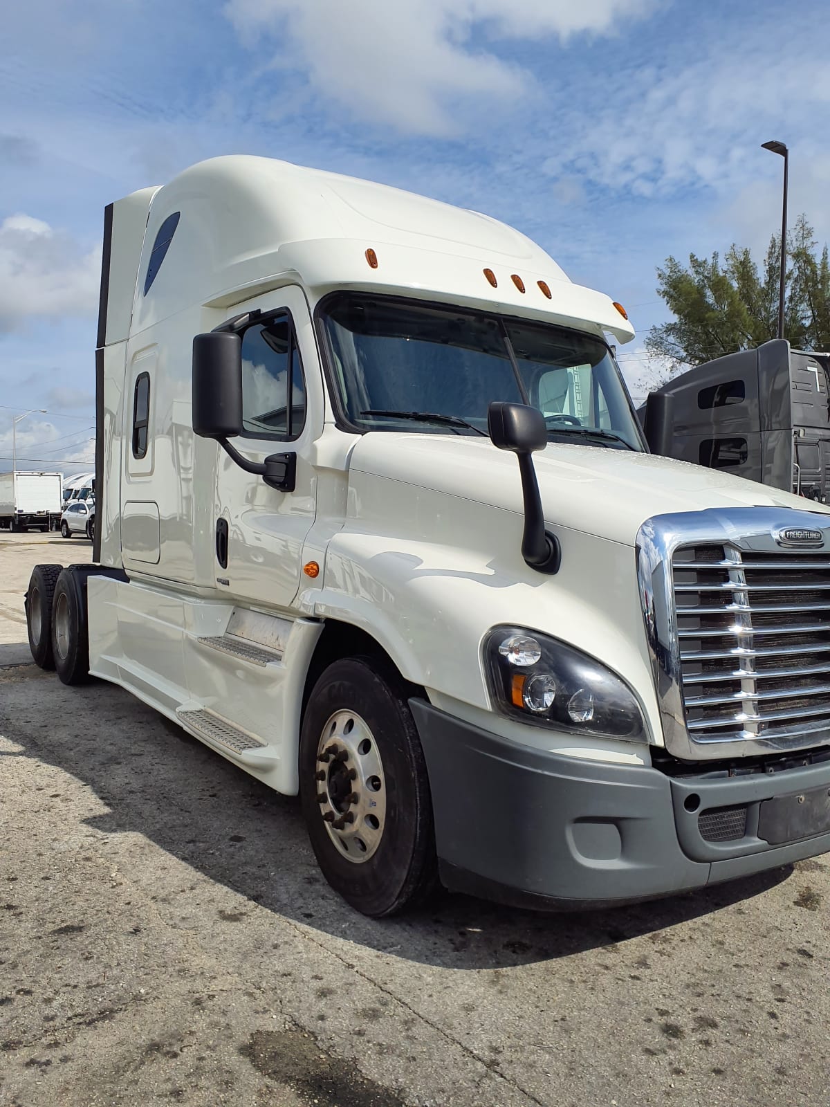 2018 Freightliner/Mercedes CASCADIA 125 223092