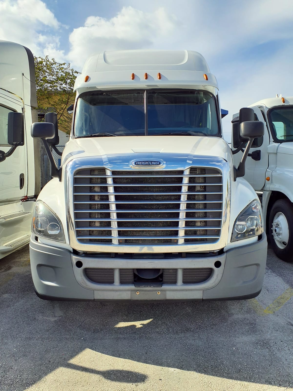 2018 Freightliner/Mercedes CASCADIA 125 223100