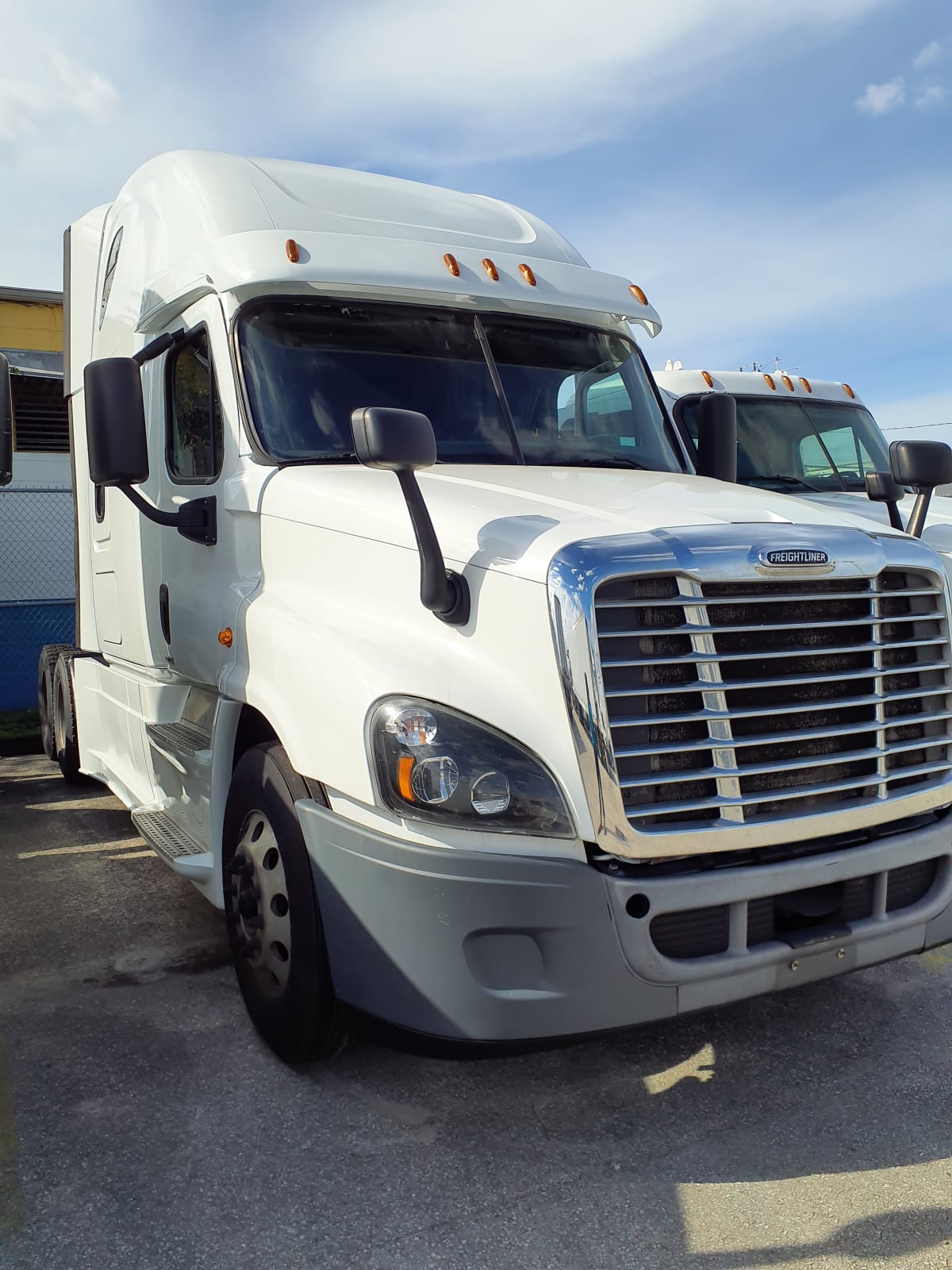 2018 Freightliner/Mercedes CASCADIA 125 223100