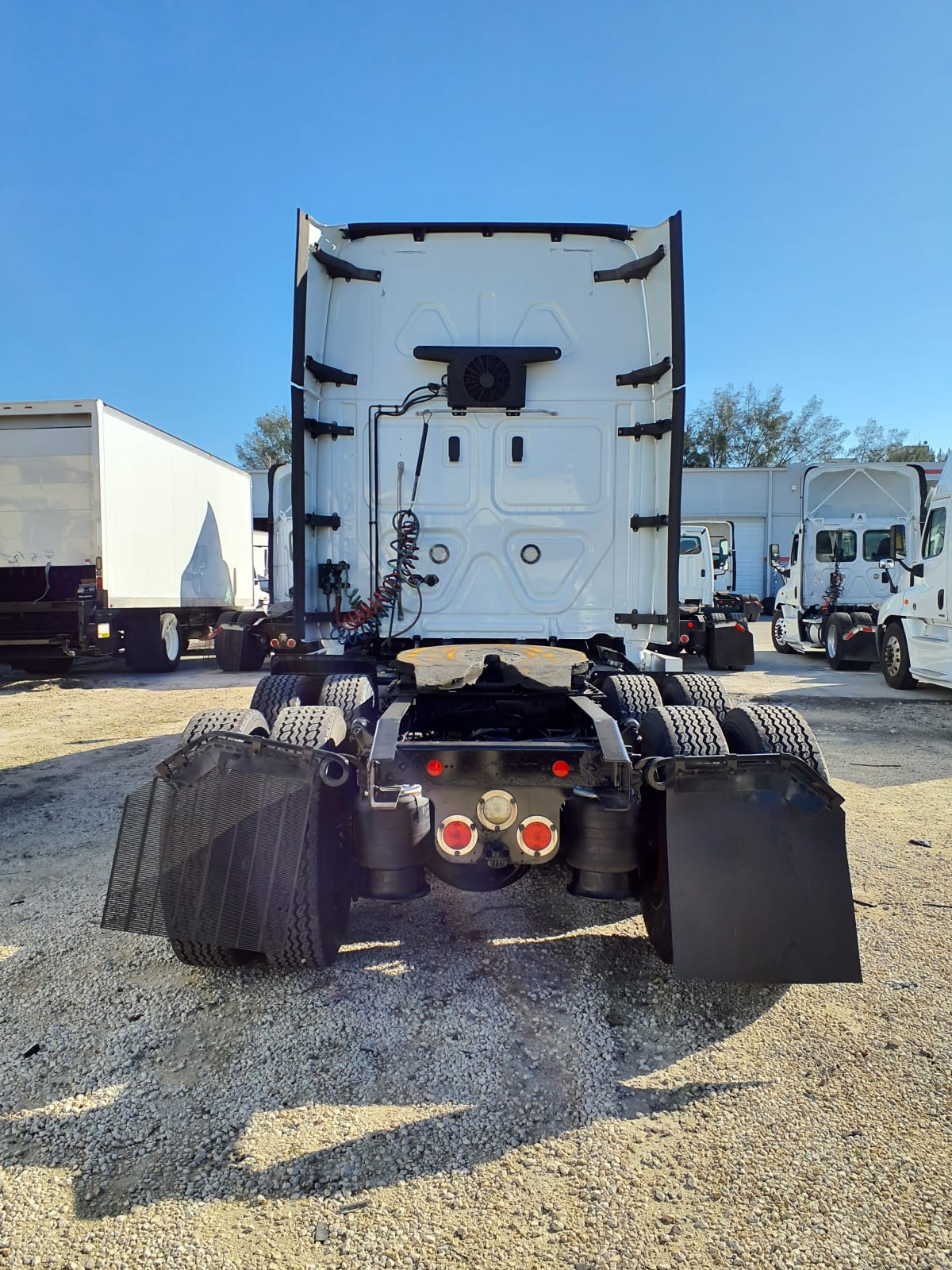 2018 Freightliner/Mercedes CASCADIA 125 223102