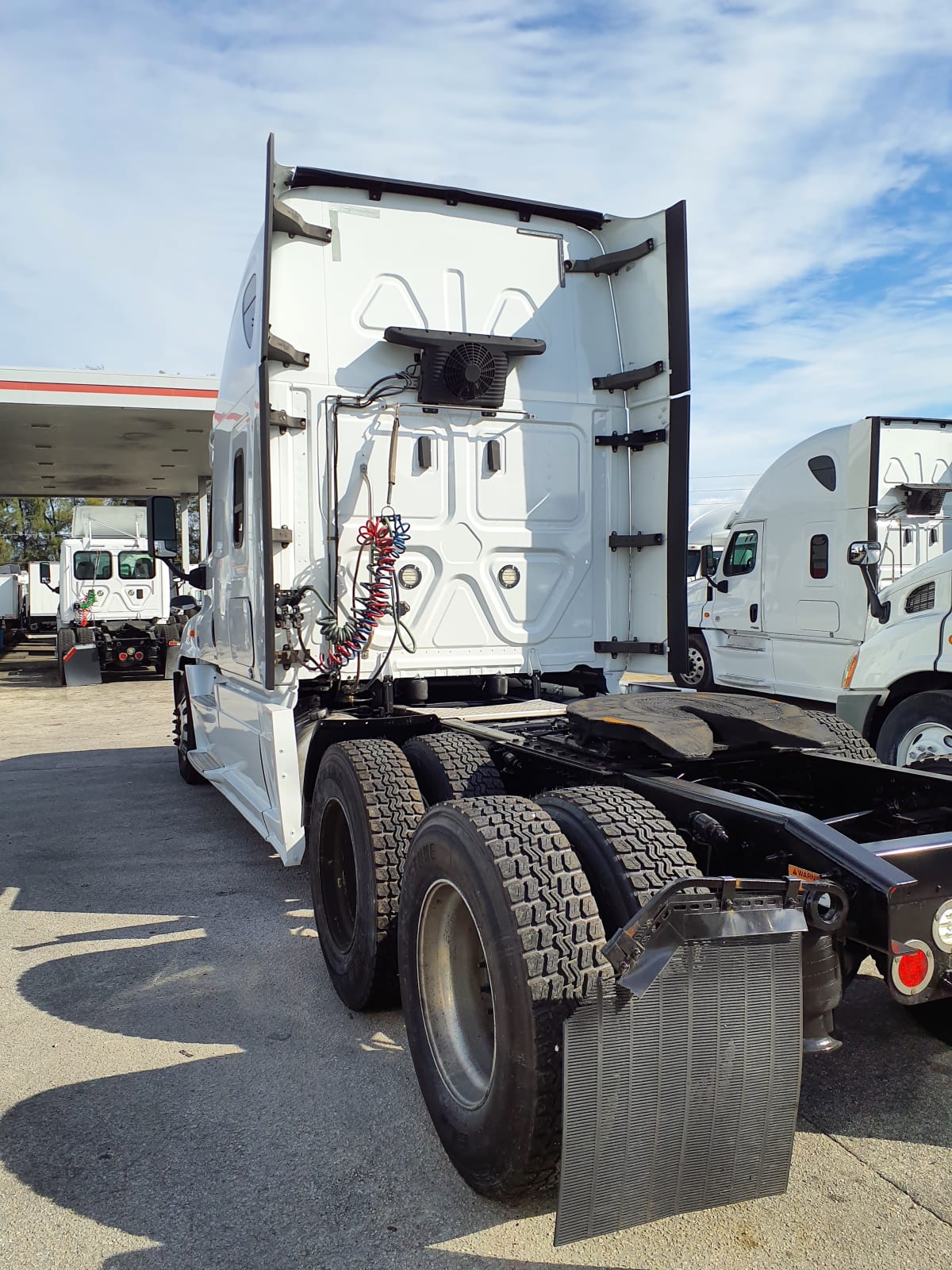 2018 Freightliner/Mercedes CASCADIA 125 223105