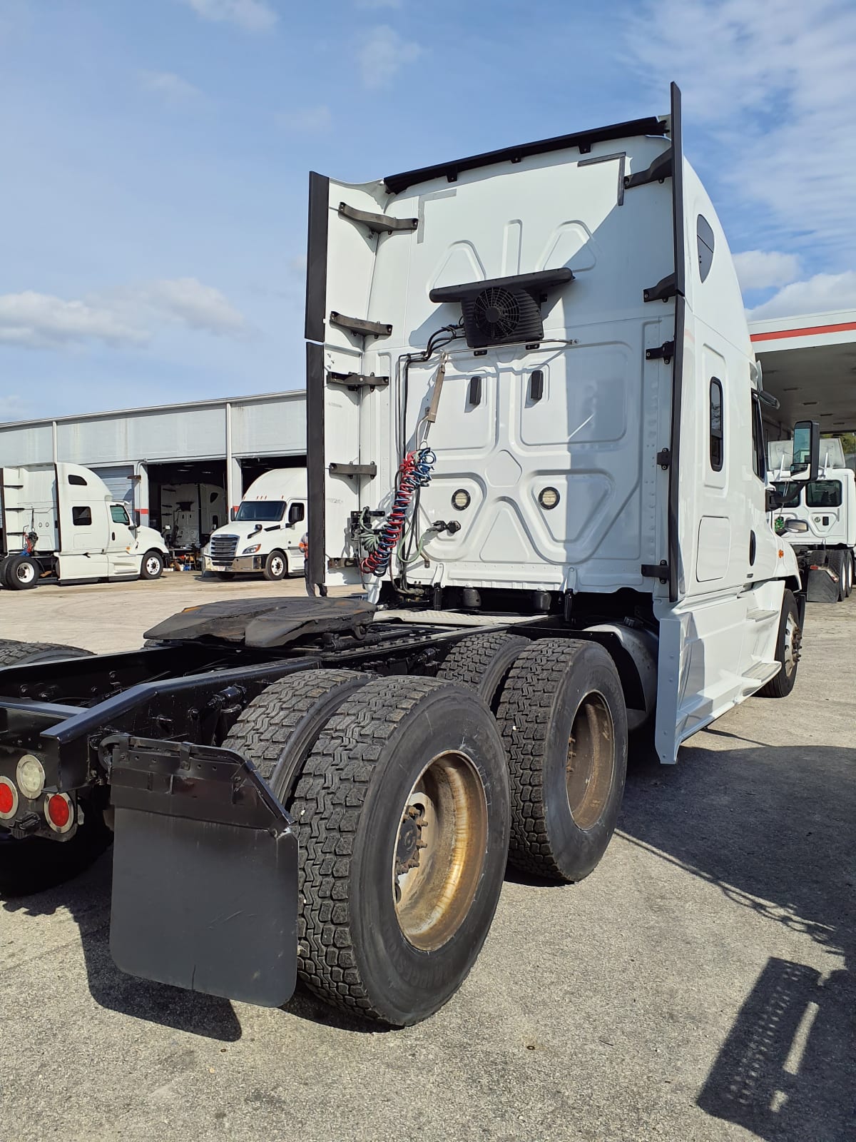 2018 Freightliner/Mercedes CASCADIA 125 223105