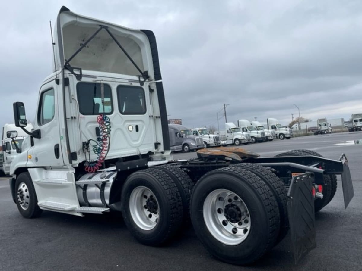 2018 Freightliner/Mercedes CASCADIA 125 223116