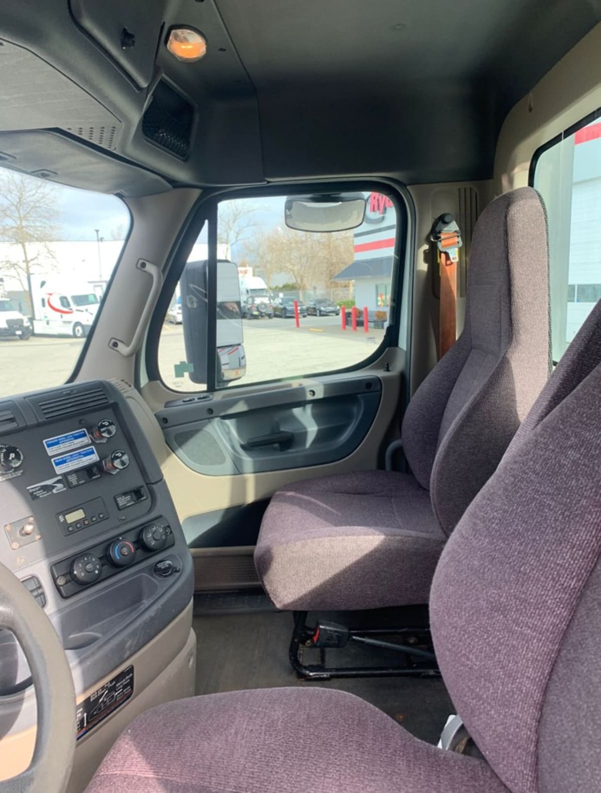 2018 Freightliner/Mercedes CASCADIA 125 223130